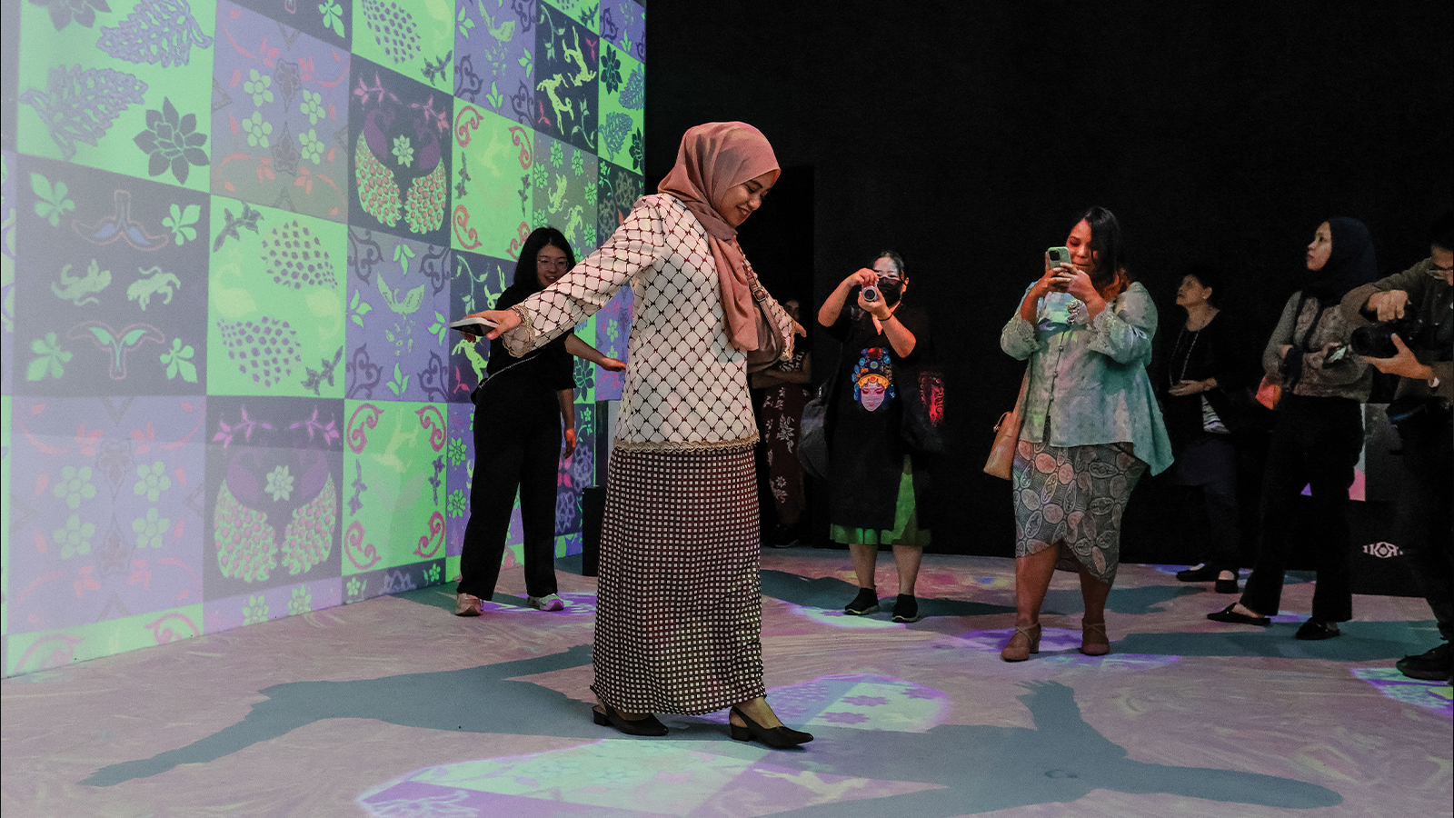 IKAT Malaysia exhibition — interactive textile gallery with ambient lighting and motion-reactive visuals